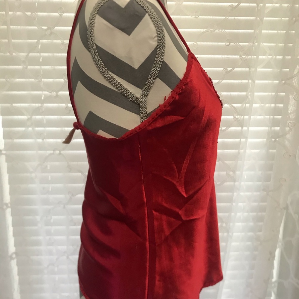 Red tank top - Picture 2 of 4